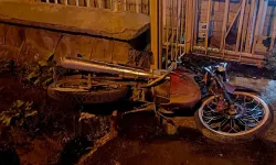Kars'ta motosiklet kazası: Park halindeki motosiklete çarptı, 20 yaşındaki sürücü ağır yaralandı