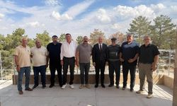 Başkan Kıraç, Muhtar ve Vatandaşları Belediyede Ağırladı
