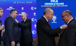 Kahramanmaraş’ın 2 Belediye Başkanı AK Parti’ye Katıldı! Rozetlerini Erdoğan Taktı