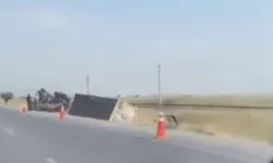 Seyir Halindeki Kamyon Devrildi: 1 Yaralı