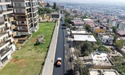 Büyükşehir, Kâtip Çelebi Caddesi’nde Asfalt Mesaisini Sürdürüyor