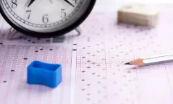 KPSS 2026 BAŞLADI! KPSS saat kaçta başlıyor, kaçta bitiyor? KPSS en erken çıkış saati kaç, sınav kaç dakika sürecek?