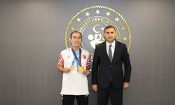 Milli Sporcu Teyfik Çelik, Dünya Şampiyonluğu Kupasıyla Gururlandırdı