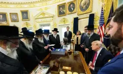 Trump’tan 47 yıl sonra bir ilk! Hasidik Yahudi hahamlarını Beyaz Saray’da ağırladı