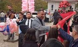 Afşin’de Türk Büro-Sen’den Gençlere Türk Bayrağı Hediyesi