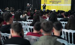 Usta Gazeteci Hakan Çelik, Kitap Fuarı’nda Gençlere Seslendi