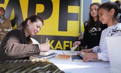 Şermin Yaşar, Kitap Fuarı’nda Okurlarıyla Buluştu