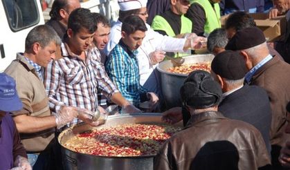 3 bin kişiye aşure ikram edildi