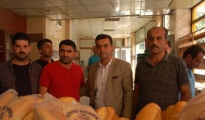 MHP Afşin İlçe Teşkilatından 'Askıda Ekmek' Kampanyasına Destek