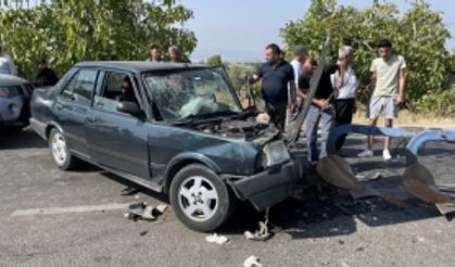 Otomobil İle Hafif Ticari Aracın Çarpıştığı Kazada 7 Kişi Yaralandı