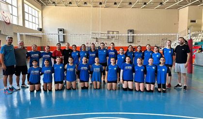 Elmalı'da kız voleybol takımı kuruldu