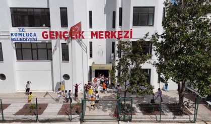 Kumluca Belediyesi Gençlik Merkezi'nde çocuklar eğlenerek öğreniyor