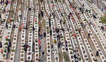 Asrın Felaketinin Üçüncü Yılında Deprem Şehitliğinde Vefa Nöbeti