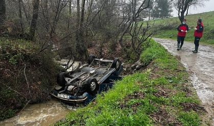 Balıkesir'de dereye devrilen otomobilin yakınında ceset bulundu