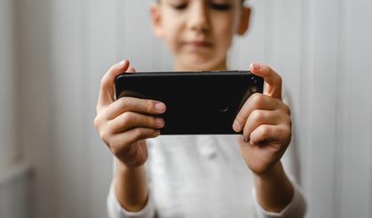 Ebeveynlere tatilde internet kullanımının izlenmesi önerisi