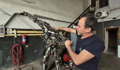 850 parça hurdayı birleştirdi, 200 kiloluk metal figür yaptı