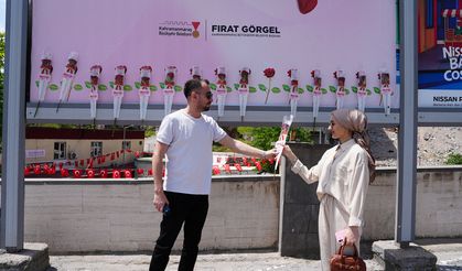 Büyükşehir’den Duygu Dolu Jest; Açık Hava Panoları Sevgiyle Doldu