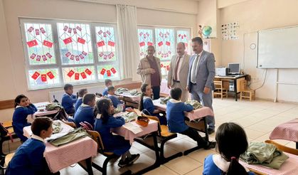 Koçovası İlkokulu’nda Öğrencilere El Emeği Kıyafet Desteği Verildi