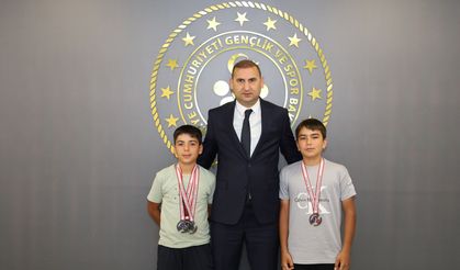 Dereceyle Dönen Bisikletçilerden İl Müdürü Özdemir’e Ziyaret