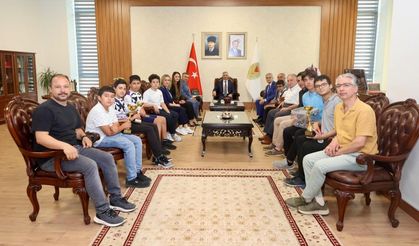 Vali Ünlüer, Uluslararası Robot Yarışmasında Dereceye Giren Öğrencileri Ağırladı