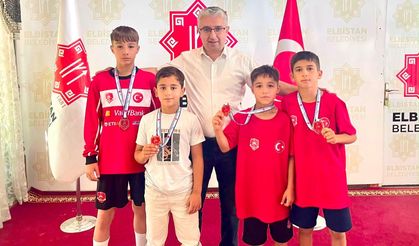 Elbistanlı Minik Güreşçiler Türkiye Şampiyonası’ndan Derecelerle Döndü
