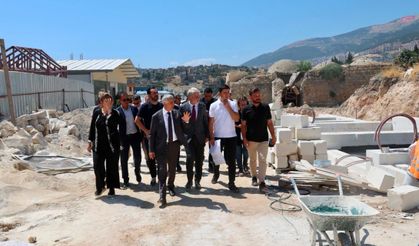 Vali Ünlüer, Kent Meydanı ve Tarihi Demirciler Çarşısı'nda İncelemelerde Bulundu