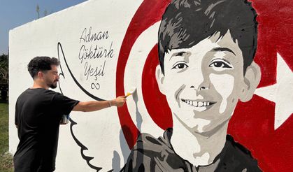 Okul saldırısında hayatını kaybeden Adnan'ın portresi memleketinde duvara çizildi