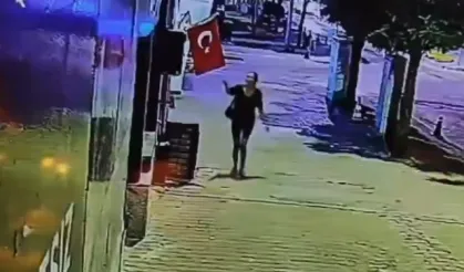 Türk Bayrağına Çirkin Saldırı! Çakmakla Ateşe Verdi