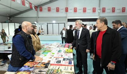 Futbol Efsaneleri Kitap Fuarı’nda Kahramanmaraşlılarla Buluştu
