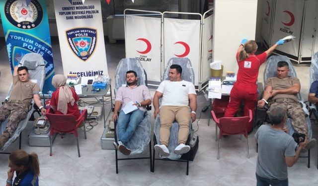 Polis memurları kan ve kök hücre bağışı yaptı