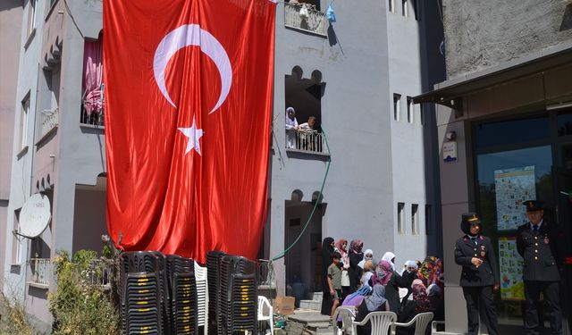 Şehit Piyade Sözleşmeli Er Selçuk'un Muş'taki ailesine şehadet haberi verildi