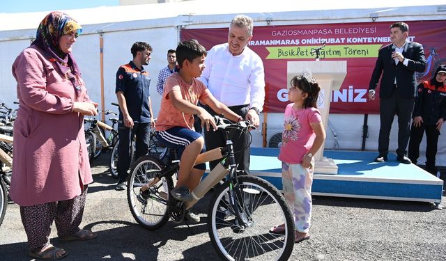 Depremzede Çocuklara Bisiklet Dağıtıldı