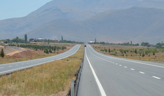 Erçene-Ekinözü güzergahın 10 kilometresi ulaşıma açıldı