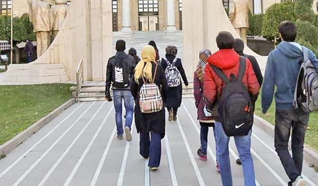 "Yüzen okul"da YKS'ye hazırlanan 350 depremzede öğrenci üniversiteye yerleşti