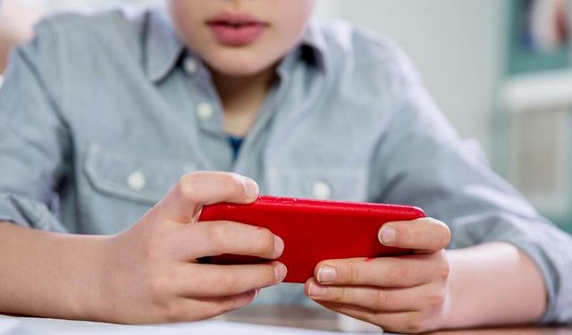 Okullarda Yeni Dönem: Sınıflara Cep Telefonuyla Girilemeyecek