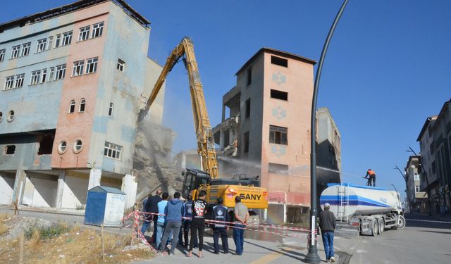 Yediler’de Yıkım Çalışmaları Başladı