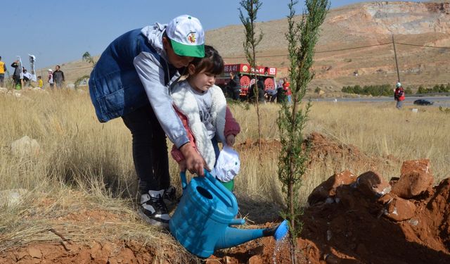 Afşin’de Milli Ağaçlandırma Günü’nde fidan dikimi yapıldı