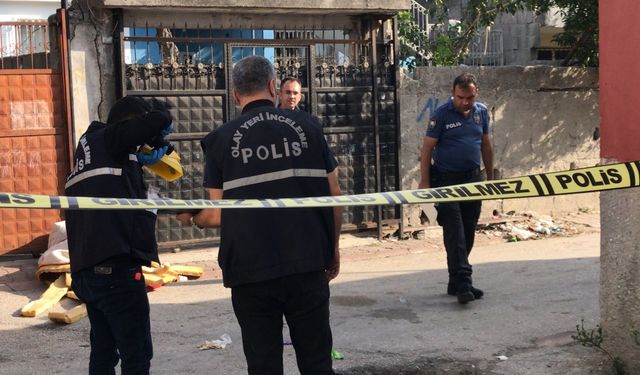Adana'da evinin terasında silahla vurulan çocuk hastanede öldü