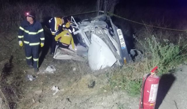 Burdur'da şarampole devrilen otomobildeki üniversite öğrencisi öldü, sürücü ağır yaralandı