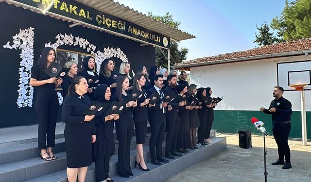 Öğretmenler Atatürk'ü sevdiği şarkılarla andı