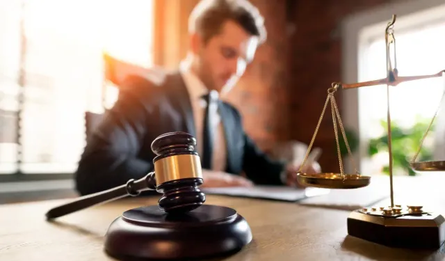 Avukatı olmayan şirket ve kooperatiflere para cezası