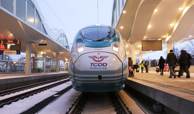 YHT’ler ara tatilde yolcu sayısı ile rekor kırdı!