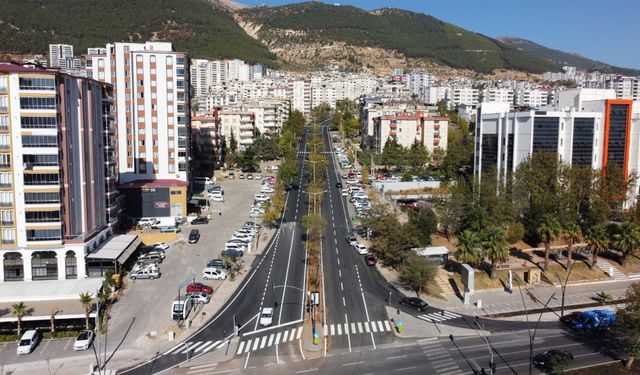 Büyükşehir Caddeleri Bir Bir Yeniliyor