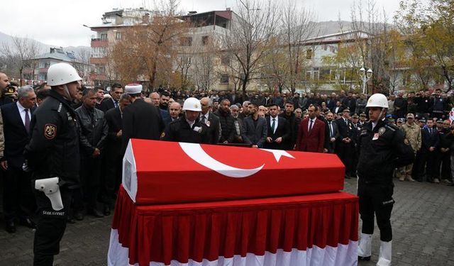 Şehit polis memuru Lütfü Baykar Bitlis'te son yolculuğuna uğurlandı