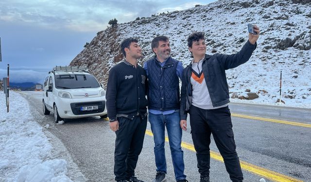 1825 metre rakımlı Alacabel'e mevsimin ilk karı yağdı