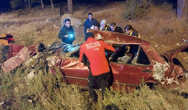 Burdur'da şarampole devrilen otomobildeki 2 kişi yaralandı