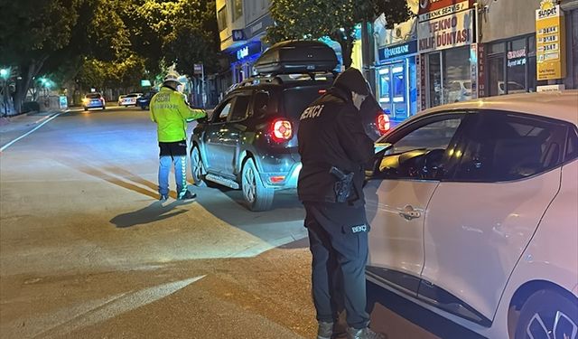 Kozan'da 9 şüpheli tutuklandı, 7 hükümlü cezaevine gönderildi
