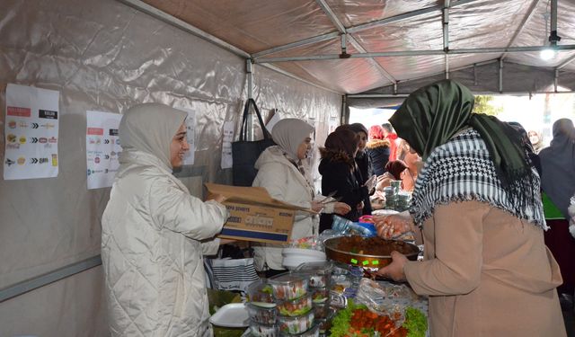 Afşin’de Filistinli çocuklar için kermes düzenledi