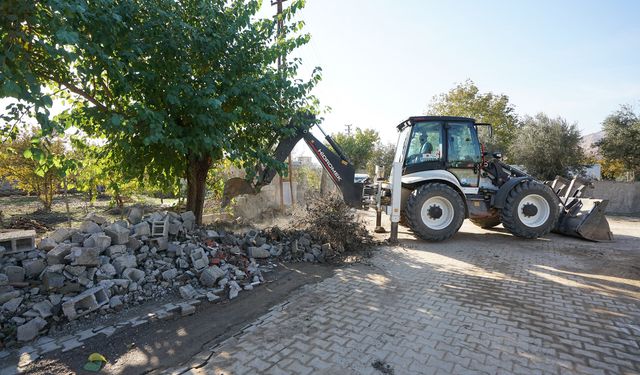 Büyükşehir, Türkoğlu’nda da Hafriyat Atıklarını Kaldırıyor