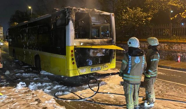 Üsküdar'da İETT otobüsü yandı